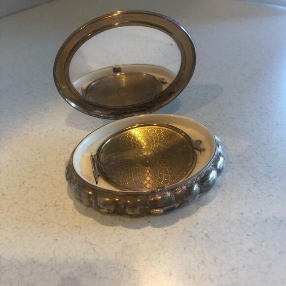 VTG 50s RARE KIGU Brass Powder Compact Petit Point Cornucopia Made in England - Picture 10 of 11